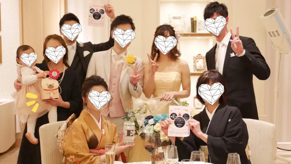 お菓子を配りながら卓上写真：音響/What Makes You Beautifle