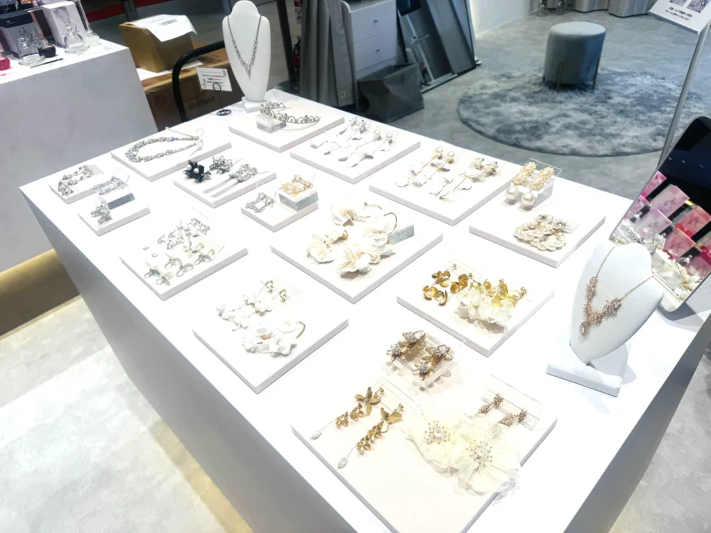 ②GIFTS｜お土産やアクセサリーが買える