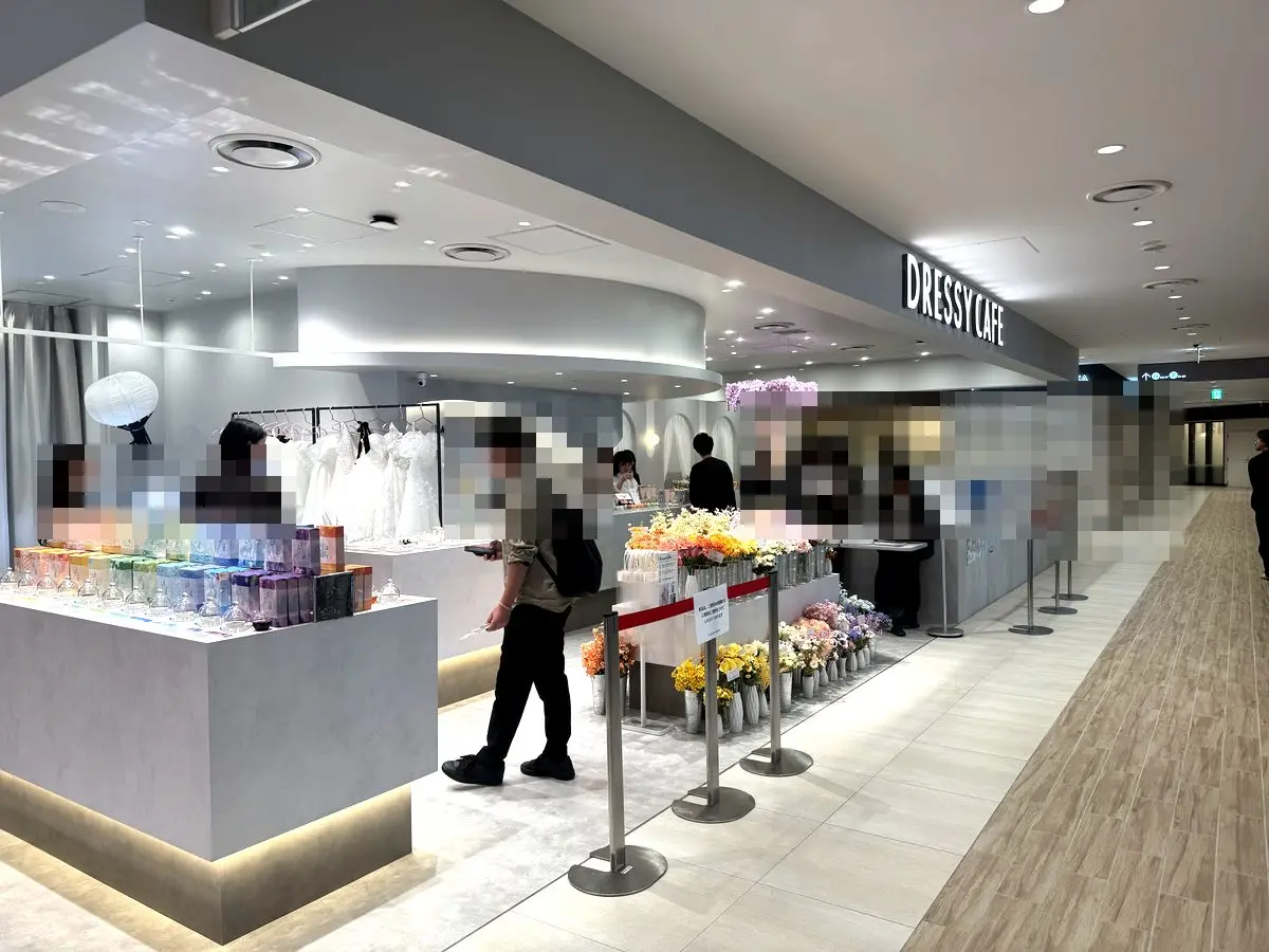 DRESSY CAFE OSAKA 店内全体