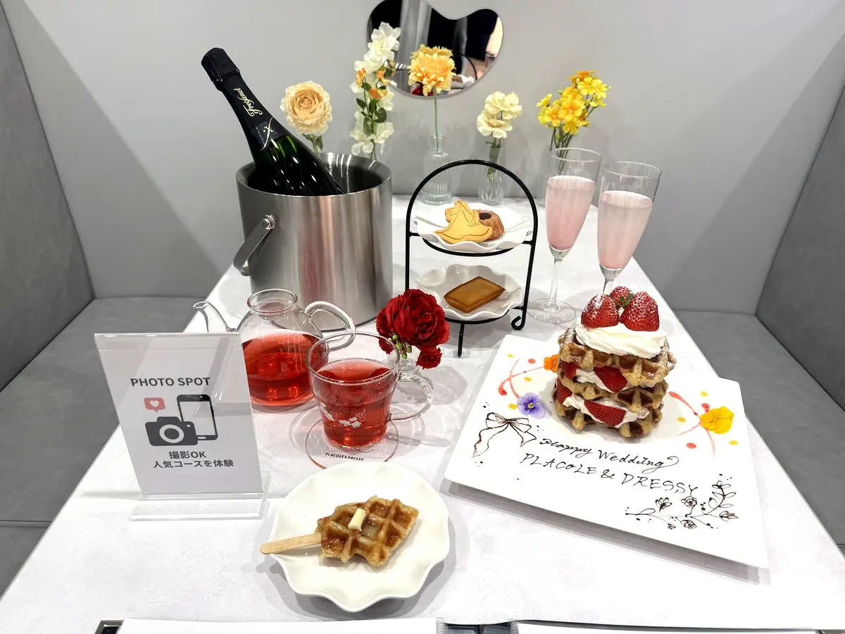 DRESSY CAFE のシャンパン＆スイーツ