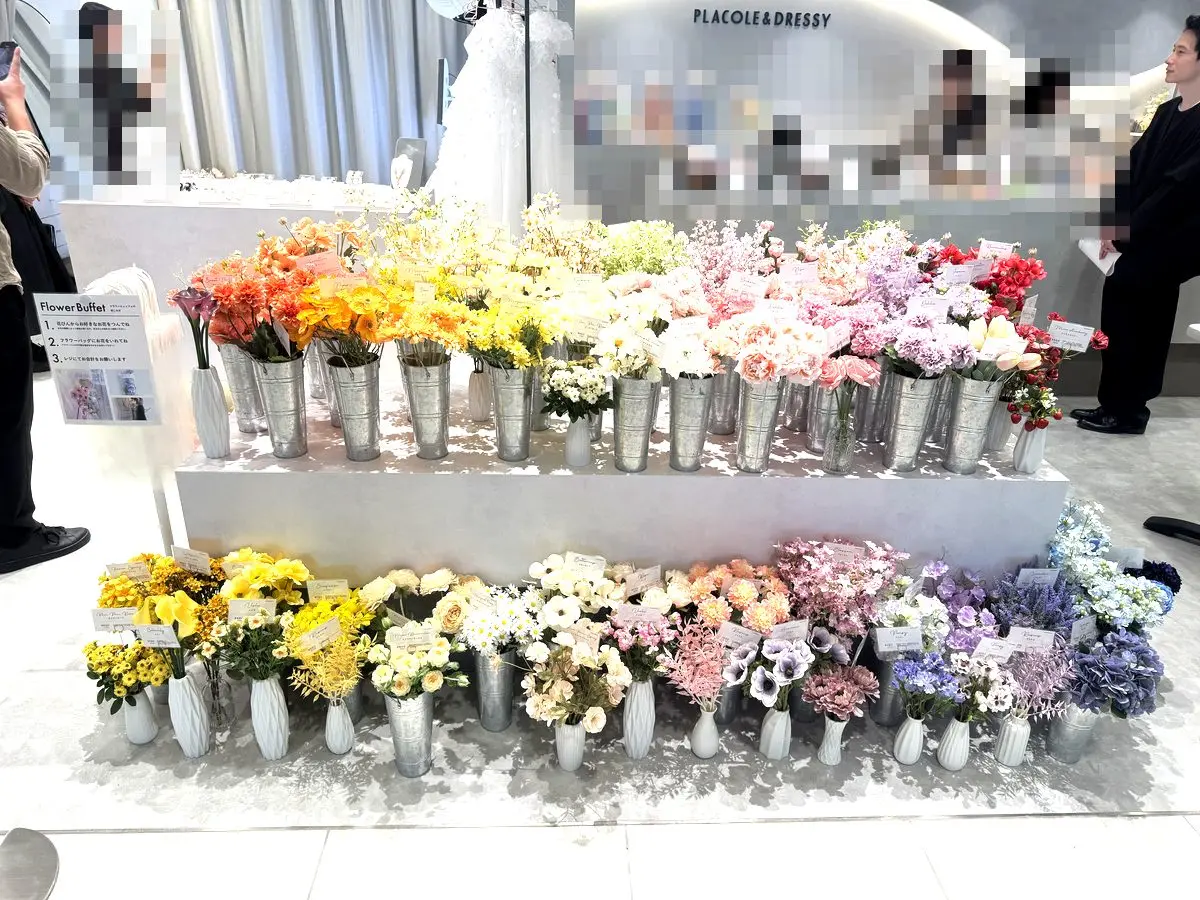 新しいカフェ好き｜お花とドレスのフォトジェニックな空間